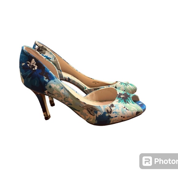 Unisa floral heels. Size 8. Very comfortable. Great accent piece to any outfit! - Picture 2 of 5